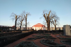Монплезир - первый дворец Петра-I в Петергофе