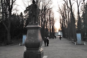 Памятник Петру-I в парке Петергофского музея-заповедника